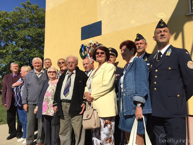 Emléktábla avatás 20